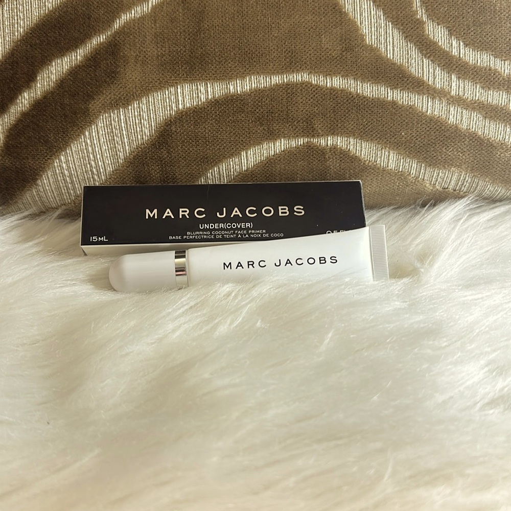 MARC JACOBS Primer hasn’t ever  been touched before